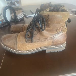 Mens size 10 outpost boots. Barley used.